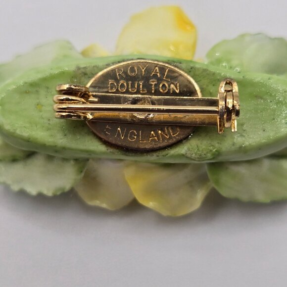 VTG Brooches Royal Doulton England Porcelain Gold Tone Bone China Floral Granny - Picture 3 of 10